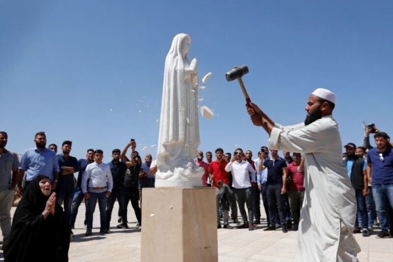 A Muslim Man Smashed the Virgin Mary Statue in Rage… What Happened Next Left Everyone Speechless