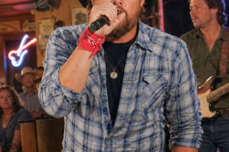 HANK JR. RECORDED IT FIRST — BUT TOBY KEITH DRAGGED IT BACK INTO AN OKLAHOMA BAR AND MADE IT SOUND LIKE HIS OWN.